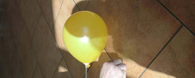 橘子皮气球爆炸原理